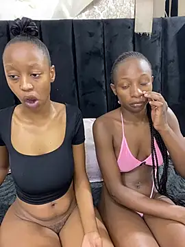 Snapshot of SexyPetitex25 chatting on 02/20/26, 07:47 SexyPetitex25 online show from 02/20/26, 07:47