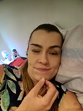 Snapshot of Carolinemiam chatting on 10/16/25, 12:39 Carolinemiam online show from 10/16/25, 12:39