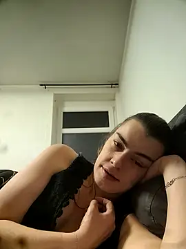 Snapshot of Carolinemiam chatting on 11/27/25, 12:02 Carolinemiam online show from 11/27/25, 12:02