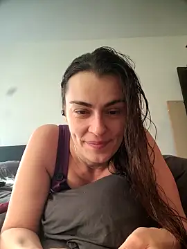 Snapshot of Carolinemiam chatting on 03/04/26, 09:15 Carolinemiam online show from 03/04/26, 09:15