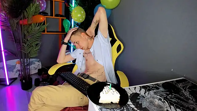 Snapshot of TimBlaks chatting on 09/10/25, 04:56 TimBlaks online show from 09/10/25, 04:56