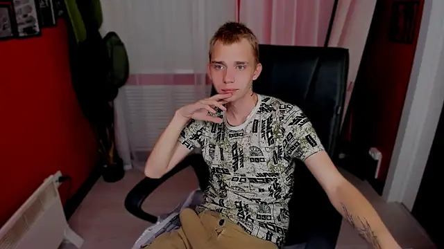 Snapshot of TimBlaks chatting on 10/08/25, 10:35 TimBlaks online show from 10/08/25, 10:35