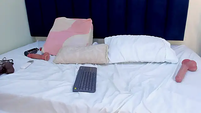 sophieturner mg online show from 04/16/26, 09:39