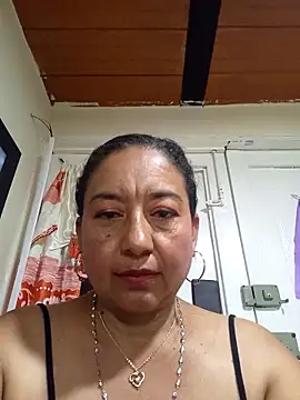 Snapshot of VictoriaSanz chatting on 10/23/25, 04:56 VictoriaSanz online show from 10/23/25, 04:56