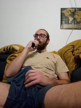 Snapshot of Loopertz chatting on 10/24/25, 06:21 Loopertz online show from 10/24/25, 06:21