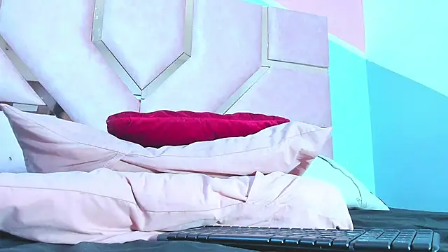 AngelineJolie online show from 03/05/26, 11:17