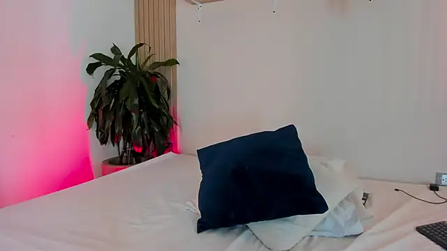 Cristalfoxy  online show from 11/05/25, 07:36