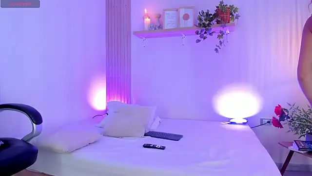 Cristalfoxy  online show from 12/19/25, 06:59