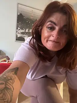 Snapshot of IrishmilfAnna chatting on 09/21/25, 04:52 IrishmilfAnna online show from 09/21/25, 04:52