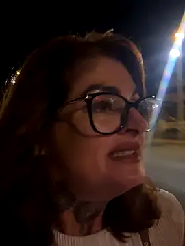 Snapshot of IrishmilfAnna chatting on 09/27/25, 02:27 IrishmilfAnna online show from 09/27/25, 02:27