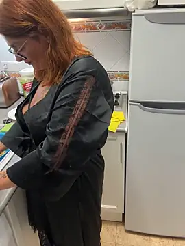 Snapshot of IrishmilfAnna chatting on 10/16/25, 07:04 IrishmilfAnna online show from 10/16/25, 07:04