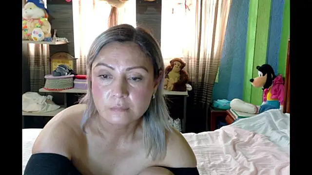 Snapshot of _Charlize_theron_ chatting on 05/08/26, 06:02 Charlize theron online show from 05/08/26, 06:02