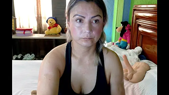 Snapshot of _Charlize_theron_ chatting on 06/11/26, 06:17 Charlize theron online show from 06/11/26, 06:17