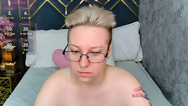 AlexandraGreen online show from 11/24/25, 09:03