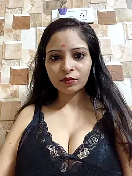Snapshot of QUEEN-ADITI chatting on 10/20/25, 04:29 QUEEN-ADITI online show from 10/20/25, 04:29