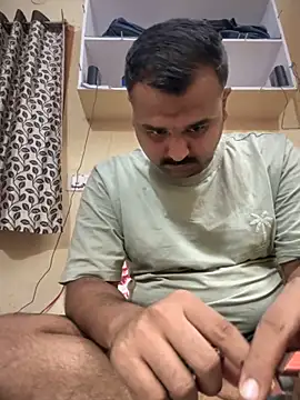 Snapshot of hahaha1319 chatting on 11/16/25, 04:01 hahaha1319 online show from 11/16/25, 04:01