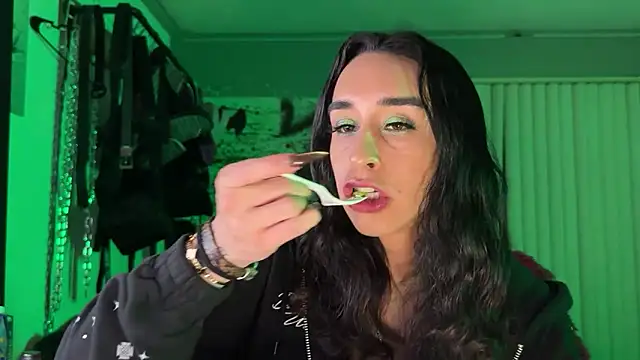 xoFrankie online show from 03/31/26, 03:30