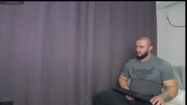 Snapshot of RickyMiami1 chatting on 11/05/25, 06:08 RickyMiami1 online show from 11/05/25, 06:08