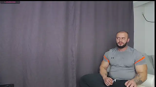 Snapshot of RickyMiami1 chatting on 11/08/25, 04:51 RickyMiami1 online show from 11/08/25, 04:51