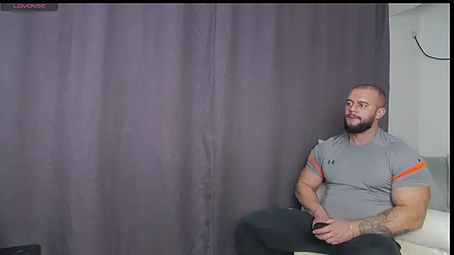 Snapshot of RickyMiami1 chatting on 11/16/25, 06:02 RickyMiami1 online show from 11/16/25, 06:02