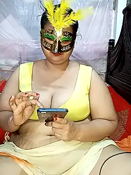 Snapshot of Tanisha-Chy chatting on 09/23/25, 05:38 Tanisha-Chy online show from 09/23/25, 05:38