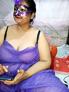 Snapshot of Tanisha-Chy chatting on 10/11/25, 05:33 Tanisha-Chy online show from 10/11/25, 05:33