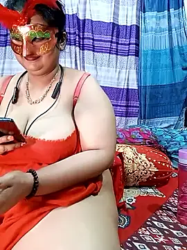 Snapshot of Tanisha-Chy chatting on 04/22/26, 05:54 Tanisha-Chy online show from 04/22/26, 05:54