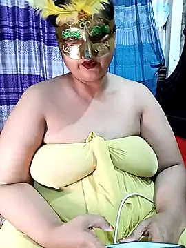 Snapshot of Tanisha-Chy chatting on 04/25/26, 05:54 Tanisha-Chy online show from 04/25/26, 05:54