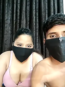 Snapshot of Beautiful_couple_70 chatting on 09/12/25, 03:45 Beautiful couple 70 online show from 09/12/25, 03:45