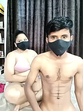 Snapshot of Beautiful_couple_70 chatting on 10/19/25, 12:06 Beautiful couple 70 online show from 10/19/25, 12:06