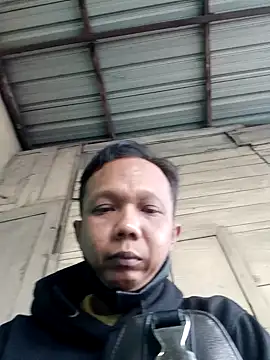 Snapshot of Arya85 chatting on 09/24/25, 12:03 Arya85 online show from 09/24/25, 12:03