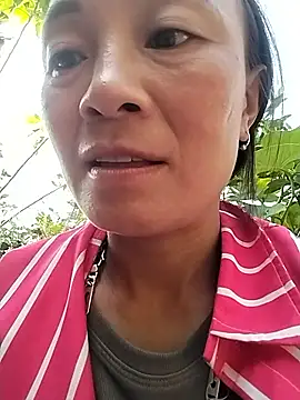 Snapshot of Hoala7890 chatting on 10/18/25, 01:52 Hoala7890 online show from 10/18/25, 01:52