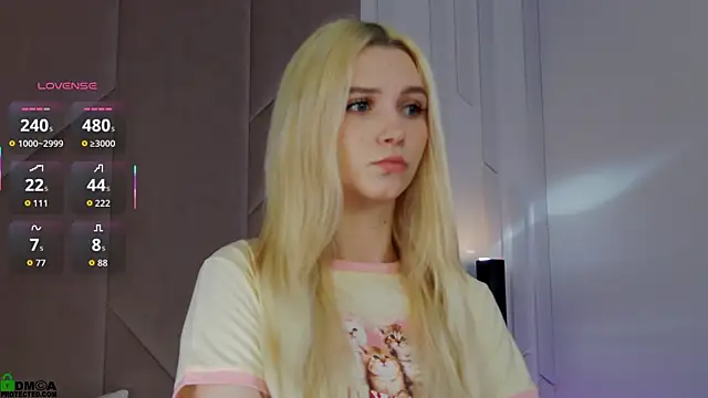 SaraHearts online show from 11/21/25, 01:37