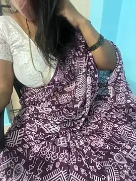 Snapshot of monal_95 chatting on 02/18/26, 07:15 monal 95 online show from 02/18/26, 07:15