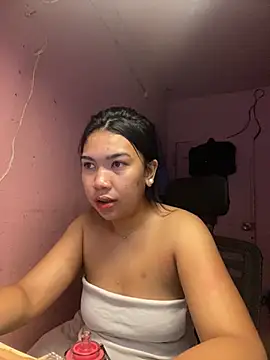 Snapshot of aniya_04 chatting on 10/16/25, 10:44 aniya 04 online show from 10/16/25, 10:44