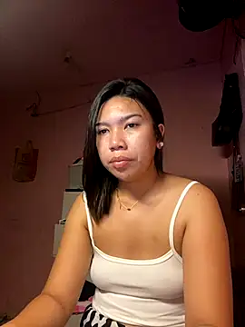 Snapshot of aniya_04 chatting on 10/20/25, 01:44 aniya 04 online show from 10/20/25, 01:44