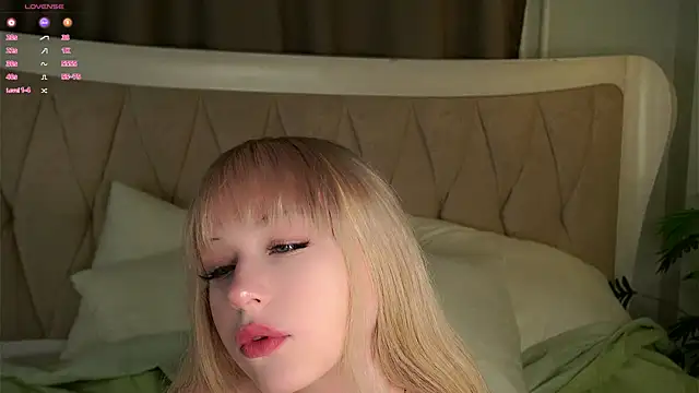 Snapshot of MarciDarugar chatting on 10/27/25, 03:05 MarciDarugar online show from 10/27/25, 03:05