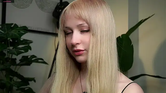 Snapshot of MarciDarugar chatting on 11/29/25, 03:04 MarciDarugar online show from 11/29/25, 03:04