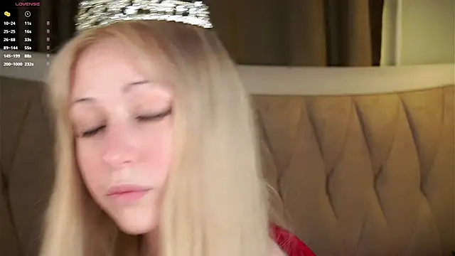 Snapshot of MarciDarugar chatting on 12/04/25, 03:10 MarciDarugar online show from 12/04/25, 03:10