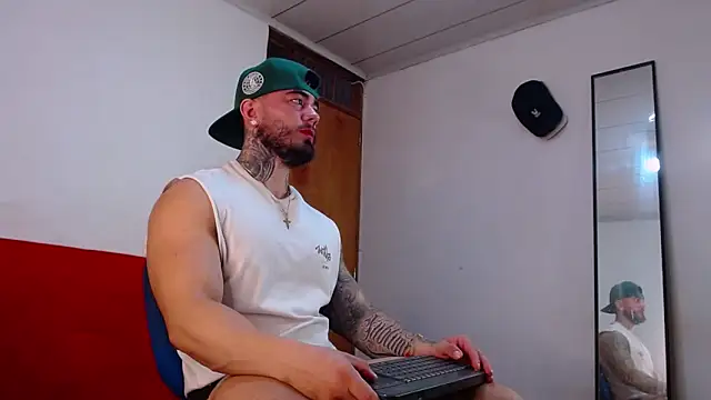 Snapshot of tommyblessd1 chatting on 05/21/26, 01:18 tommyblessd1 online show from 05/21/26, 01:18