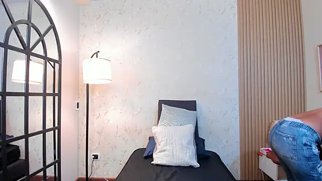 Snapshot of aliceandsia chatting on 01/12/26, 04:23 aliceandsia online show from 01/12/26, 04:23