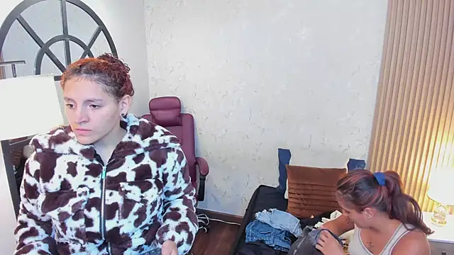 Snapshot of aliceandsia chatting on 02/16/26, 07:21 aliceandsia online show from 02/16/26, 07:21