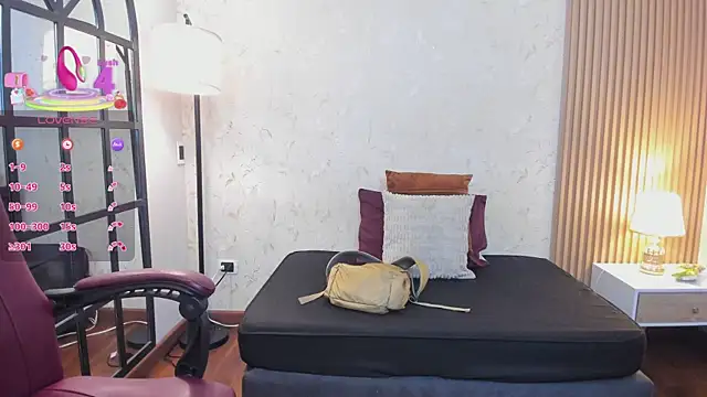 Snapshot of aliceandsia chatting on 02/25/26, 07:01 aliceandsia online show from 02/25/26, 07:01