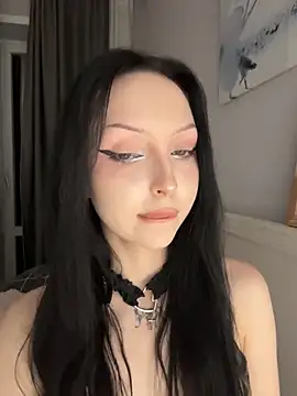 Lina Thornton  online show from 04/30/26, 08:57