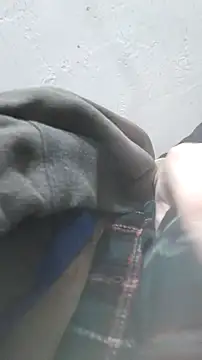 Snapshot of Hurri21 chatting on 11/24/25, 01:49 Hurri21 online show from 11/24/25, 01:49