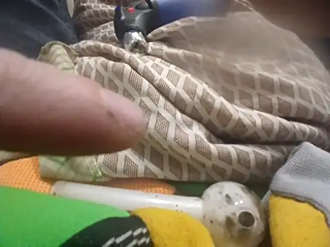 Snapshot of Hurri21 chatting on 12/17/25, 04:07 Hurri21 online show from 12/17/25, 04:07