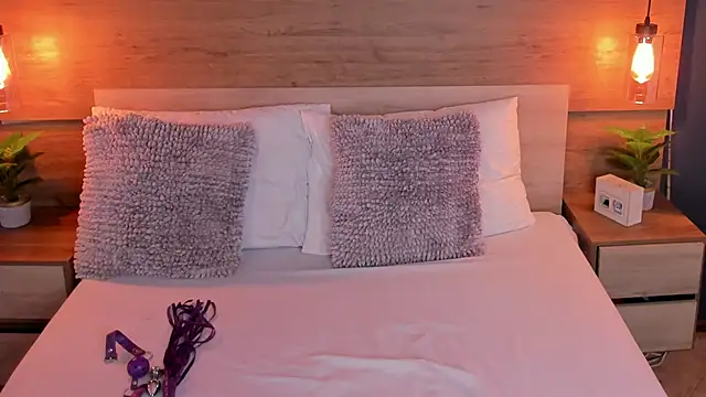 Snapshot of SusanAdams1 chatting on 11/22/25, 12:59 SusanAdams1 online show from 11/22/25, 12:59