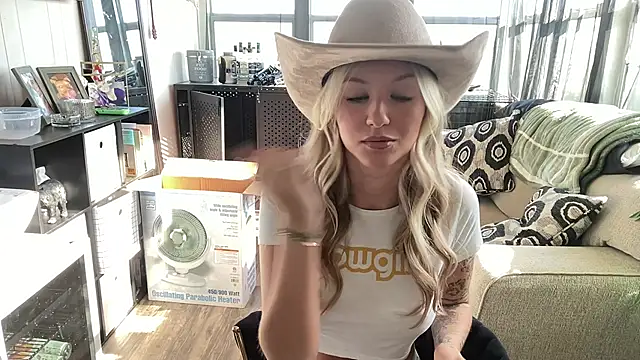 Snapshot of playwithdakota chatting on 11/26/25, 06:42 playwithdakota online show from 11/26/25, 06:42