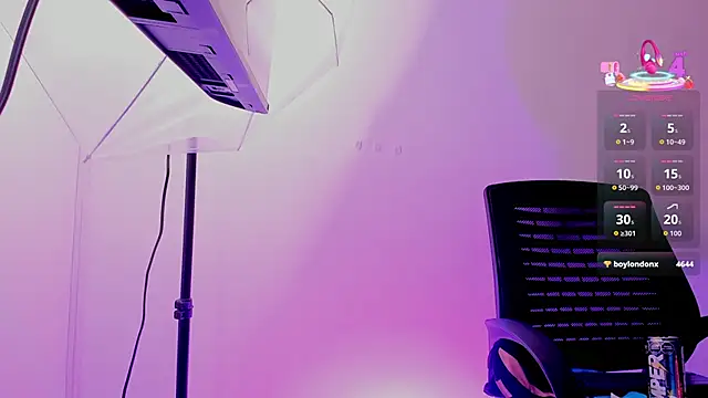 Snapshot of MiaaFarrel chatting on 10/26/25, 08:20 MiaaFarrel online show from 10/26/25, 08:20