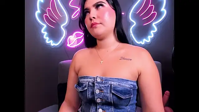 Snapshot of MiaaFarrel chatting on 11/08/25, 07:12 MiaaFarrel online show from 11/08/25, 07:12